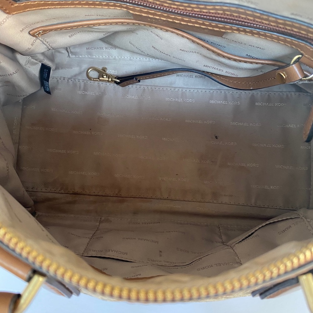 Michael Kors Handbag 🤎 - Picture 9 of 9